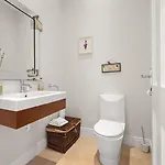 Ferienhaus Large Luxury Lakeside To Sleep 10 People *