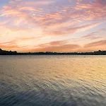 Large Luxury Lakeside To Sleep 10 People Ferienhaus *
