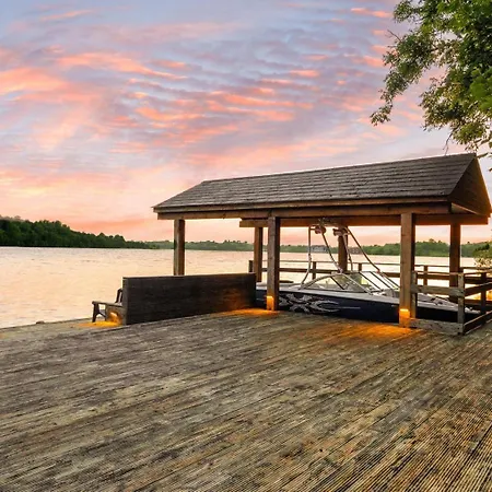 Vakantiehuis Large Luxury Lakeside To Sleep 10 People