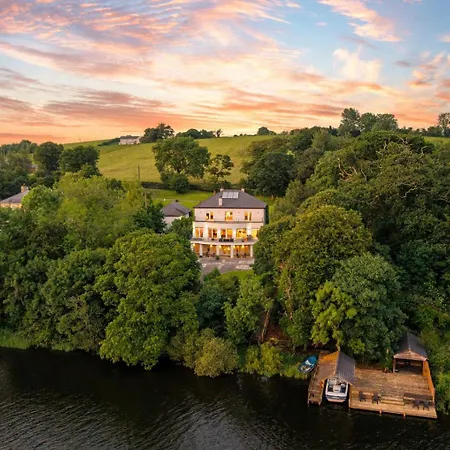 Casa vacanze Large Luxury Lakeside To Sleep 10 People *
