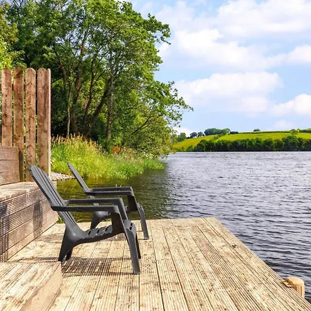 Casa vacanze Large Luxury Lakeside To Sleep 10 People *