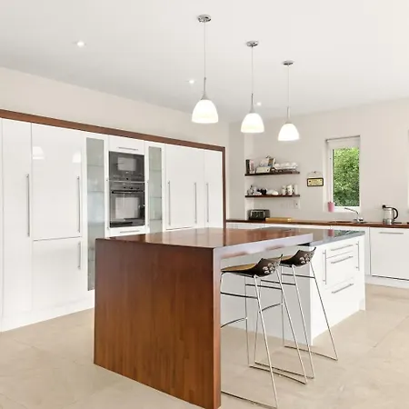 Vakantiehuis Large Luxury Lakeside To Sleep 10 People *