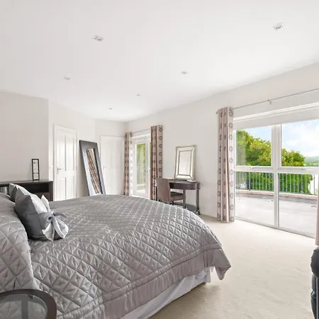 Holiday home Large Luxury Lakeside To Sleep 10 People Shercock