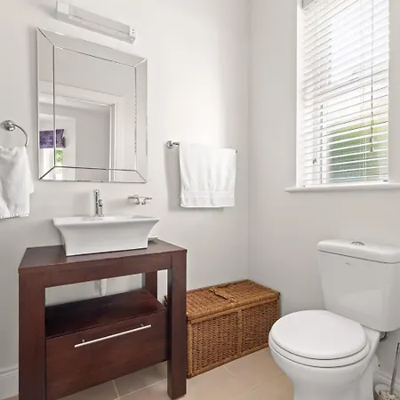 Large Luxury Lakeside To Sleep 10 People * Shercock