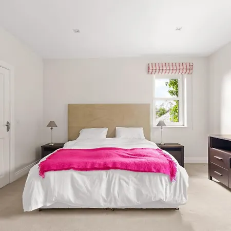 Large Luxury Lakeside To Sleep 10 People Shercock