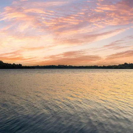 Large Luxury Lakeside To Sleep 10 People Vakantiehuis *