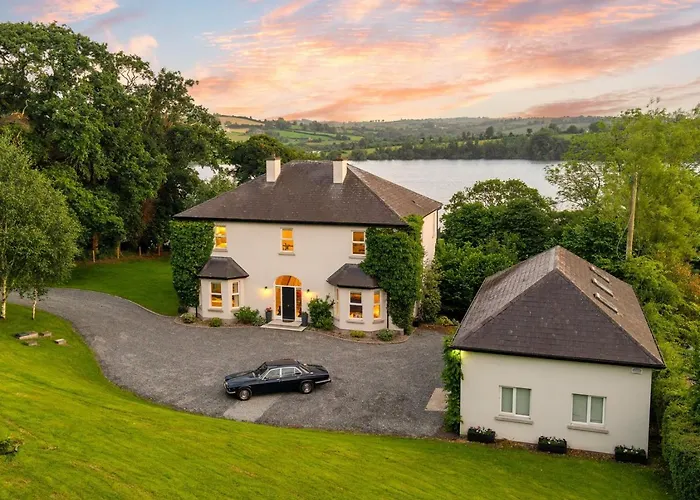 Large Luxury Lakeside To Sleep 10 People Prázdninový dům *