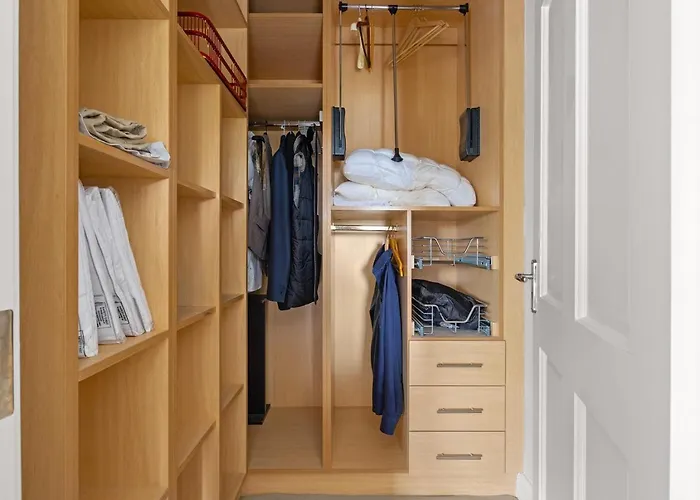 Large Luxury Lakeside To Sleep 10 People Shercock