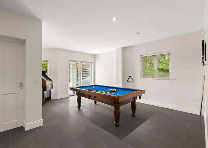 Large Luxury Lakeside To Sleep 10 People * Shercock