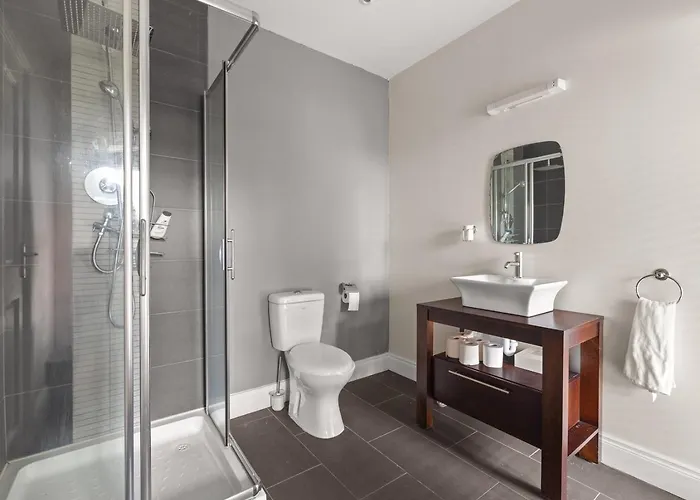 Large Luxury Lakeside To Sleep 10 People Prázdninový dům *