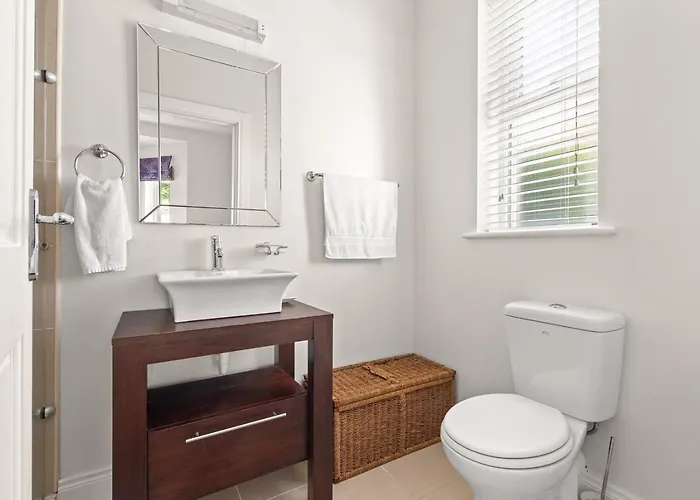 Large Luxury Lakeside To Sleep 10 People * Shercock