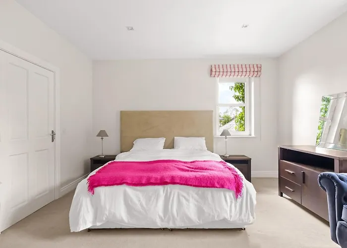 Large Luxury Lakeside To Sleep 10 People Shercock