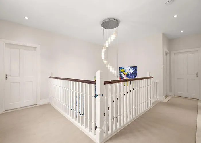 Prázdninový dům Large Luxury Lakeside To Sleep 10 People