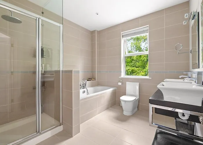 Prázdninový dům Large Luxury Lakeside To Sleep 10 People Shercock