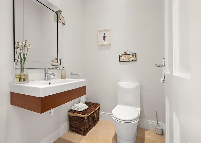 Prázdninový dům Large Luxury Lakeside To Sleep 10 People *