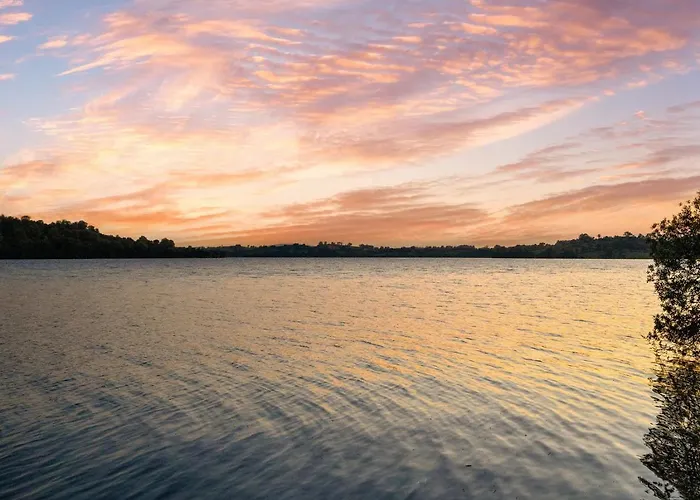 Large Luxury Lakeside To Sleep 10 People Prázdninový dům *